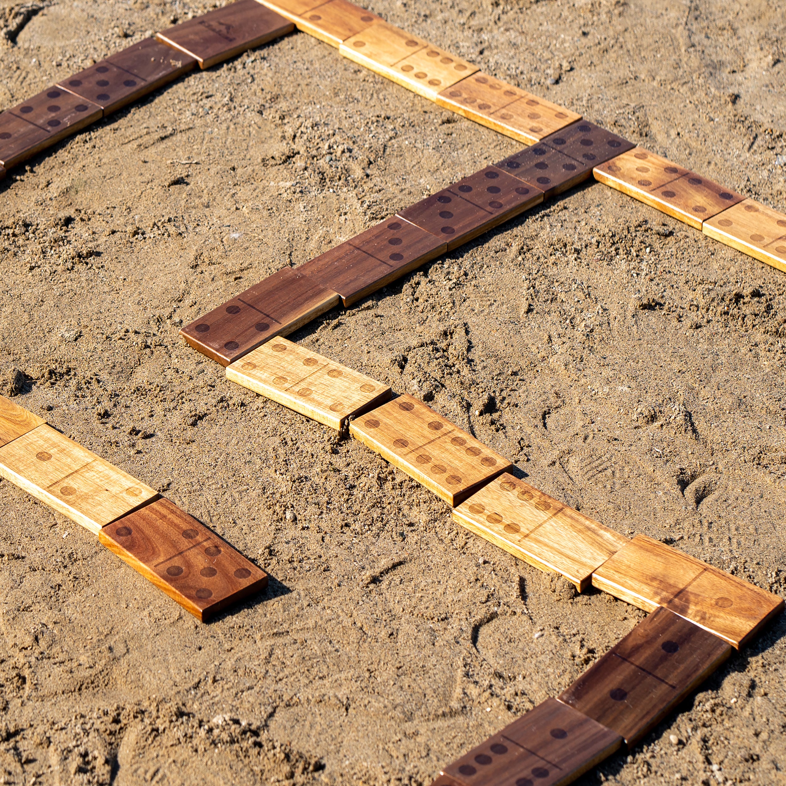 Acacia Valley Runner Dominoes Set